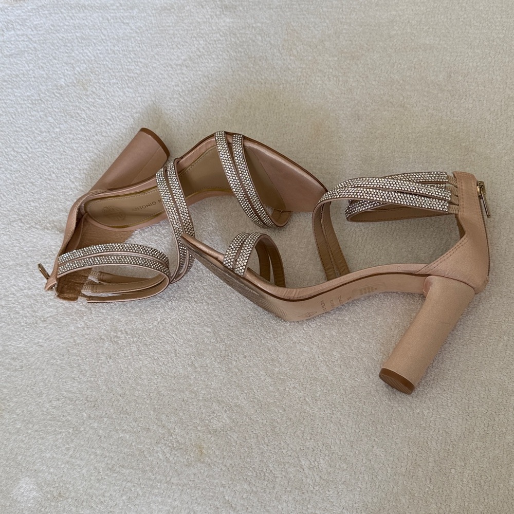 ANTONIO MELANI Tan and Gold Heels - Picture 4 of 6